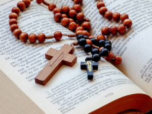 La frecuencia perfecta para rezar el rosario: todo lo que necesitas saber