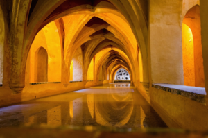 Descubre cuánto tiempo necesitas para explorar el majestuoso Alcázar de manera completa