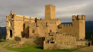 Descubre el significado detrás de la palabra Alcázares y su historia fascinante
