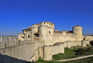 Descubre la fascinante historia detrás del Alcázar de Jerez y su misterioso creador