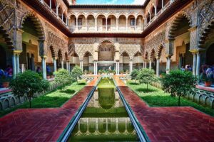 Descubre la hora perfecta para visitar el Alcázar de Sevilla y disfruta al máximo de tu experiencia