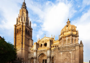 Descubre la joya arquitectónica de España: Lo más imprescindible de la Catedral de Toledo