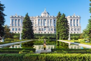 Descubre la ubicación histórica del Alcázar de Madrid, palacio real de la monarquía española.
