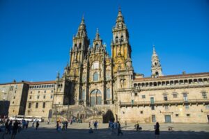 Descubre las impresionantes catedrales de España: las 5 más grandes que no puedes perderte