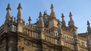 Descubriendo los misterios del Palacio Real: ¿Quiénes descansan en su interior?
