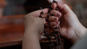 Los impactantes efectos de interrumpir el rosario: todo lo que necesitas saber
